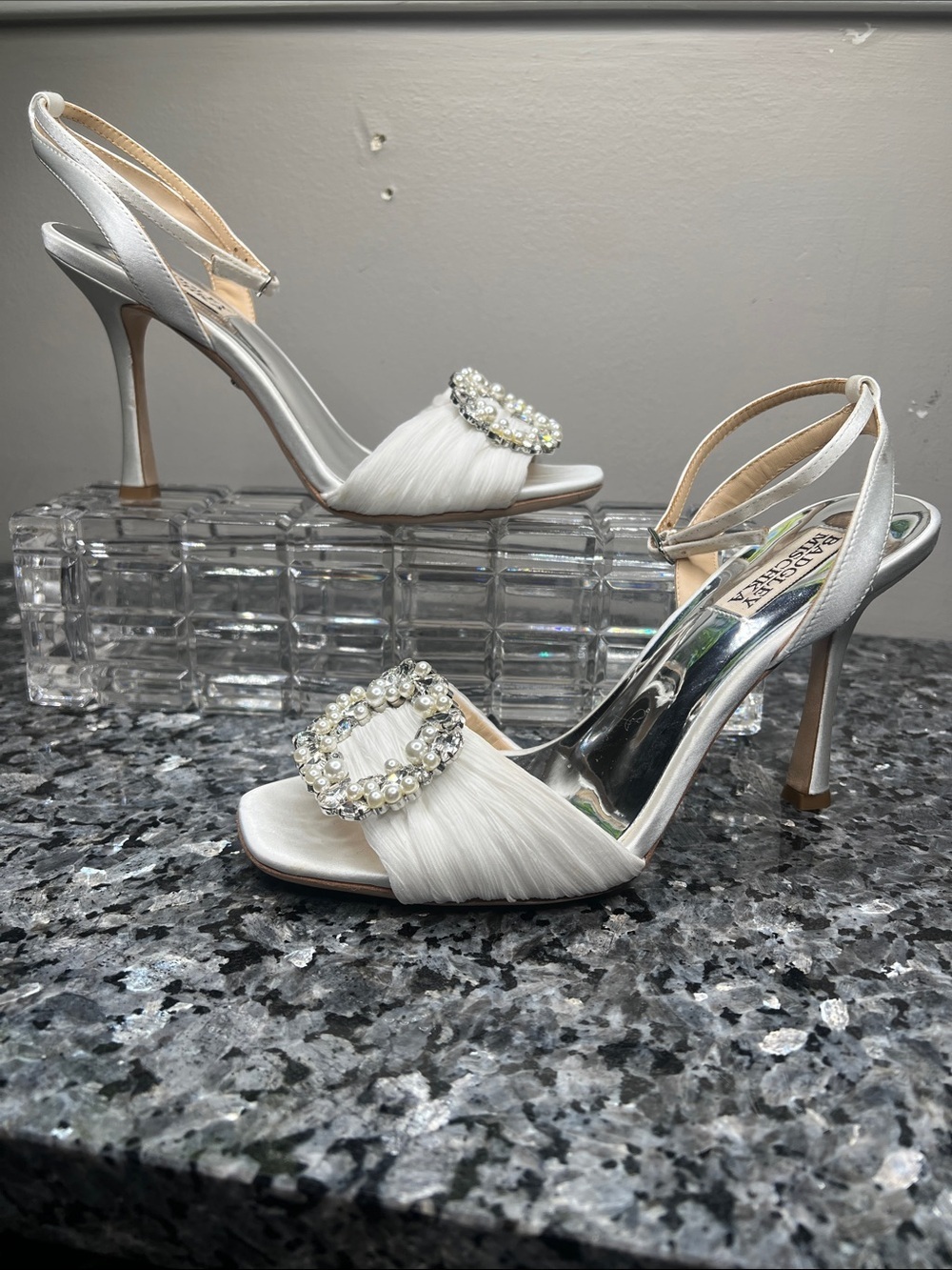 Badgley Mischka Sz 8 White Satin Pearl Crystal Embelished Ankle Heel Sandals
